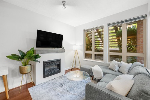 78-728 14Th Street W, North Vancouver, BC - Indoor Photo Showing Living Room With Fireplace