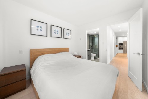 107-2023 Franklin Street, Vancouver, BC - Indoor Photo Showing Bedroom