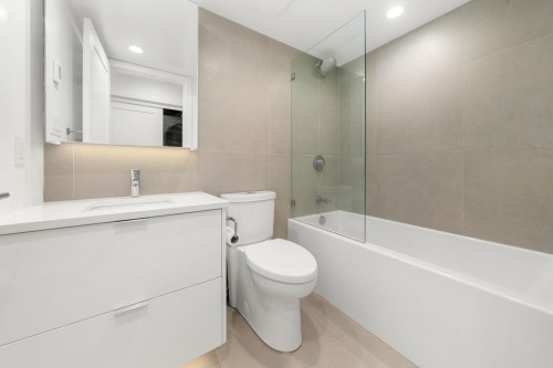 107-2023 Franklin Street, Vancouver, BC - Indoor Photo Showing Bathroom