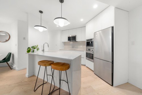 107-2023 Franklin Street, Vancouver, BC - Indoor Photo Showing Kitchen With Upgraded Kitchen
