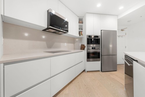 107-2023 Franklin Street, Vancouver, BC - Indoor Photo Showing Kitchen
