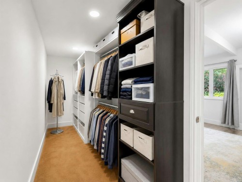1066 Palmerston Avenue, West Vancouver, BC - Indoor With Storage