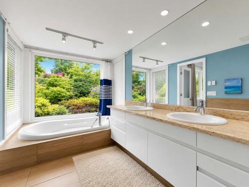 1066 Palmerston Avenue, West Vancouver, BC - Indoor Photo Showing Bathroom