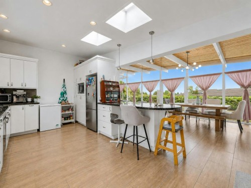 1066 Palmerston Avenue, West Vancouver, BC - Indoor Photo Showing Kitchen