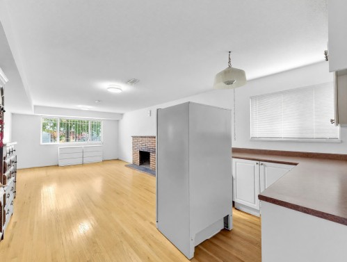 245 63Rd Avenue W, Vancouver, BC - Indoor With Fireplace