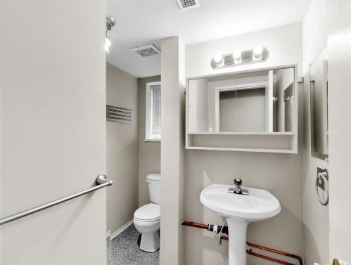 245 63Rd Avenue W, Vancouver, BC - Indoor Photo Showing Bathroom