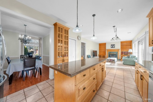 9171 Pauleshin Crescent, Richmond, BC - Indoor Photo Showing Kitchen With Upgraded Kitchen