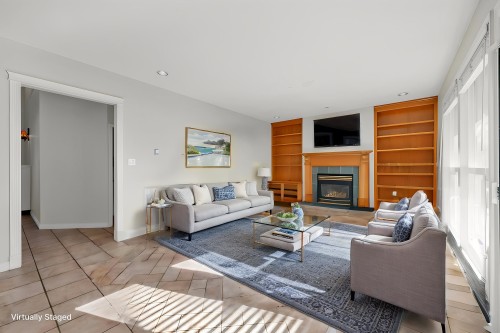 9171 Pauleshin Crescent, Richmond, BC - Indoor Photo Showing Living Room With Fireplace