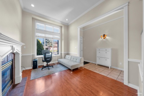 9171 Pauleshin Crescent, Richmond, BC - Indoor With Fireplace