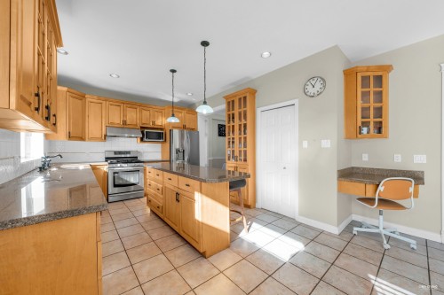 9171 Pauleshin Crescent, Richmond, BC - Indoor Photo Showing Kitchen With Stainless Steel Kitchen