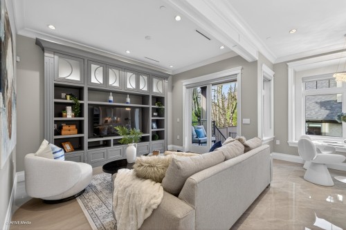 3349 37Th Avenue W, Vancouver, BC - Indoor Photo Showing Living Room