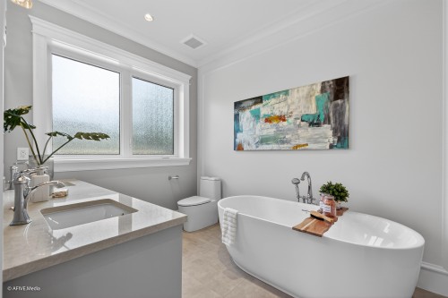 3349 37Th Avenue W, Vancouver, BC - Indoor Photo Showing Bathroom