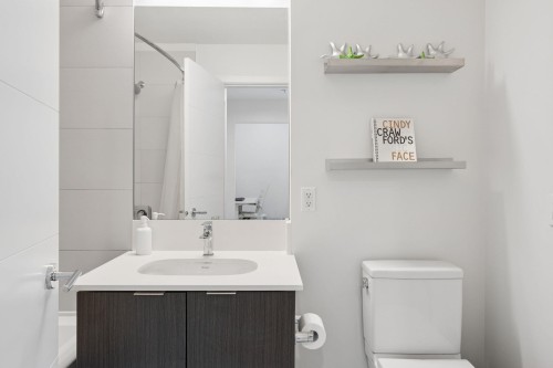 312-733 3Rd Street W, North Vancouver, BC - Indoor Photo Showing Bathroom