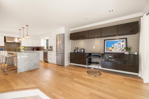 5522 Deerhorn Lane, North Vancouver, BC - Indoor Photo Showing Kitchen With Upgraded Kitchen