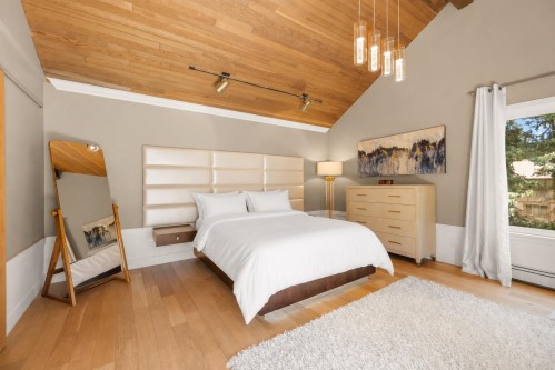 5522 Deerhorn Lane, North Vancouver, BC - Indoor Photo Showing Bedroom
