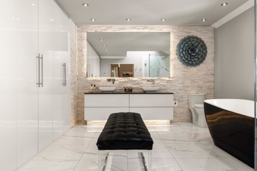 5522 Deerhorn Lane, North Vancouver, BC - Indoor Photo Showing Bathroom