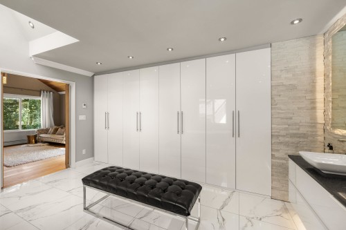 5522 Deerhorn Lane, North Vancouver, BC - Indoor Photo Showing Bathroom