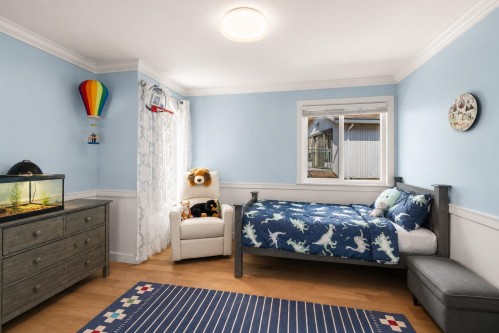 5522 Deerhorn Lane, North Vancouver, BC - Indoor Photo Showing Bedroom