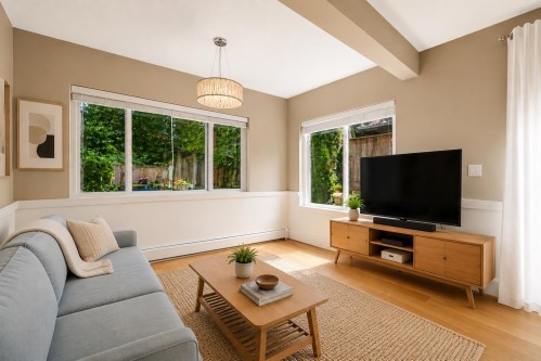 5522 Deerhorn Lane, North Vancouver, BC - Indoor Photo Showing Living Room