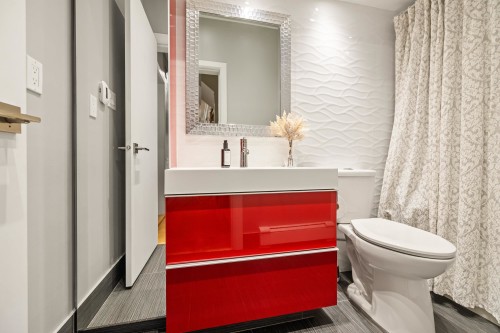 5522 Deerhorn Lane, North Vancouver, BC - Indoor Photo Showing Bathroom