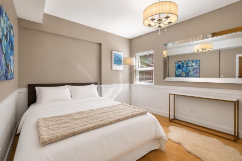 5522 Deerhorn Lane, North Vancouver, BC - Indoor Photo Showing Bedroom