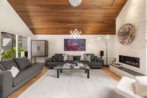 5522 Deerhorn Lane, North Vancouver, BC - Indoor Photo Showing Living Room With Fireplace