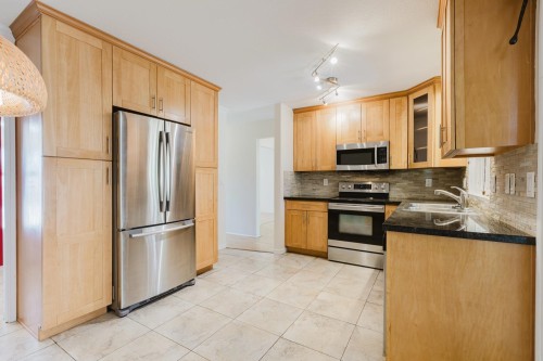 4725 Cedar Tree Lane, Delta, BC - Indoor Photo Showing Kitchen