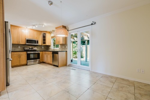 4725 Cedar Tree Lane, Delta, BC - Indoor Photo Showing Kitchen