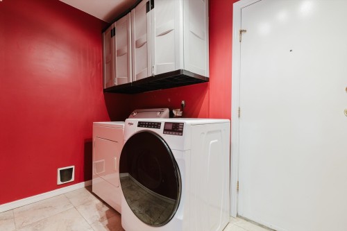 4725 Cedar Tree Lane, Delta, BC - Indoor Photo Showing Laundry Room