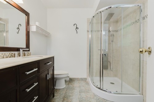 4725 Cedar Tree Lane, Delta, BC - Indoor Photo Showing Bathroom