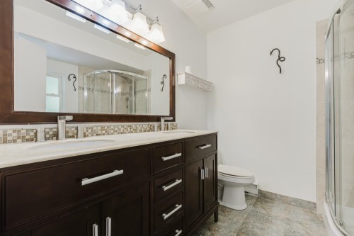 4725 Cedar Tree Lane, Delta, BC - Indoor Photo Showing Bathroom