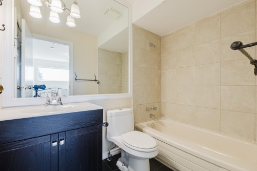 4725 Cedar Tree Lane, Delta, BC - Indoor Photo Showing Bathroom