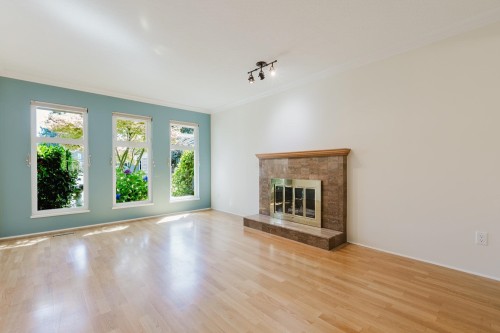 4725 Cedar Tree Lane, Delta, BC - Indoor Photo Showing Living Room With Fireplace