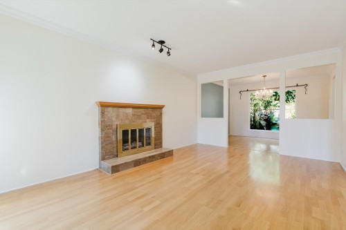 4725 Cedar Tree Lane, Delta, BC - Indoor Photo Showing Living Room With Fireplace