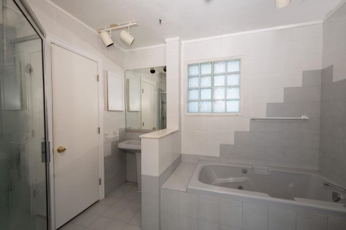 1241 Nepal Crescent, West Vancouver, BC - Indoor Photo Showing Bathroom