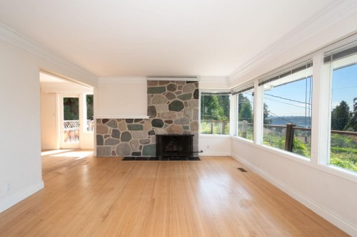 1241 Nepal Crescent, West Vancouver, BC - Indoor Photo Showing Living Room With Fireplace