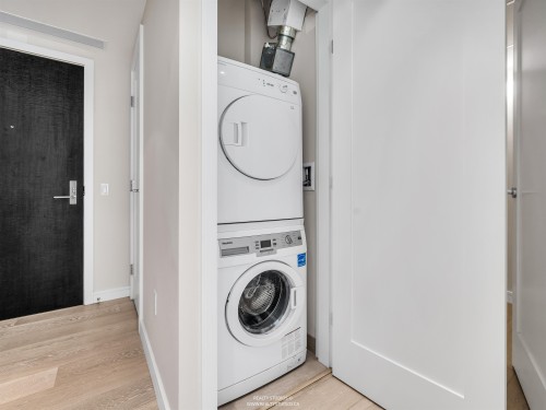905-1221 Bidwell Street, Vancouver, BC - Indoor Photo Showing Laundry Room
