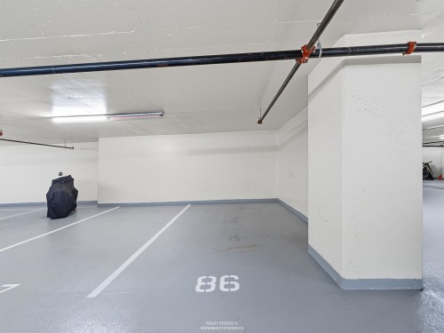 905-1221 Bidwell Street, Vancouver, BC - Indoor Photo Showing Garage