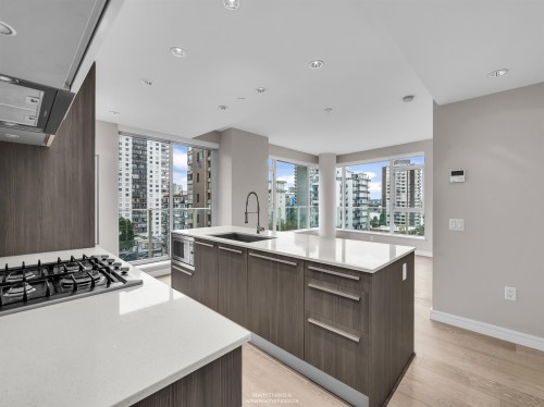 905-1221 Bidwell Street, Vancouver, BC - Indoor Photo Showing Kitchen
