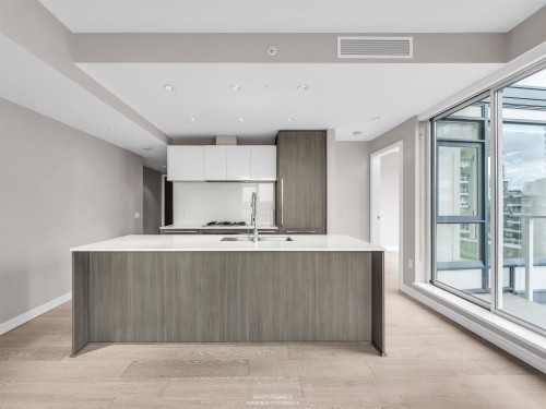 905-1221 Bidwell Street, Vancouver, BC - Indoor Photo Showing Kitchen