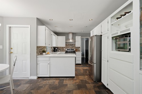 11932 237A Street, Maple Ridge, BC - Indoor Photo Showing Kitchen