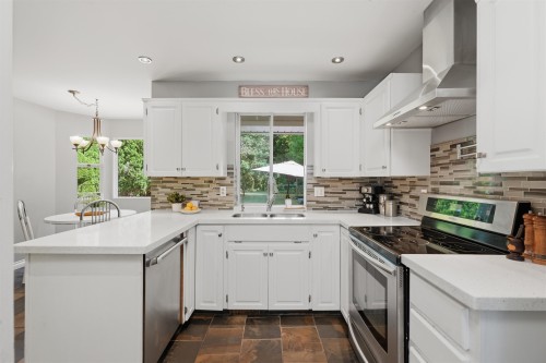 11932 237A Street, Maple Ridge, BC - Indoor Photo Showing Kitchen With Double Sink With Upgraded Kitchen