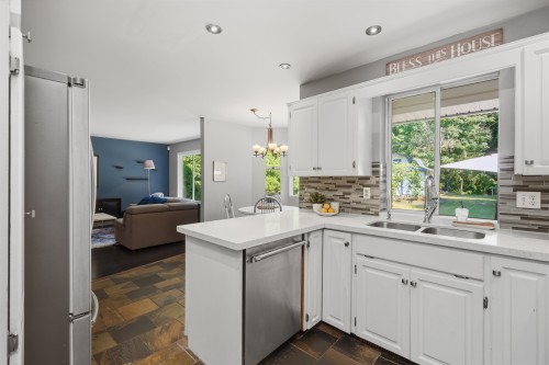 11932 237A Street, Maple Ridge, BC - Indoor Photo Showing Kitchen With Double Sink