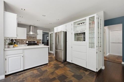 11932 237A Street, Maple Ridge, BC - Indoor Photo Showing Kitchen