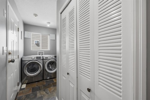 11932 237A Street, Maple Ridge, BC - Indoor Photo Showing Laundry Room