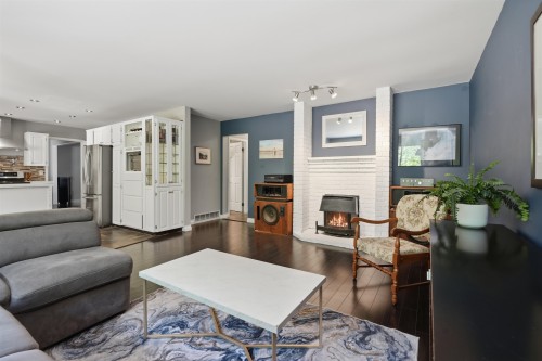 11932 237A Street, Maple Ridge, BC - Indoor Photo Showing Living Room With Fireplace