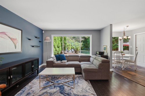 11932 237A Street, Maple Ridge, BC - Indoor Photo Showing Living Room