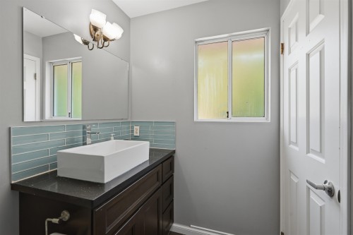 11932 237A Street, Maple Ridge, BC - Indoor Photo Showing Bathroom
