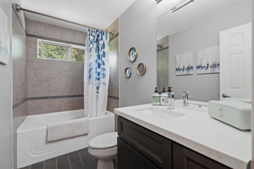 11932 237A Street, Maple Ridge, BC - Indoor Photo Showing Bathroom