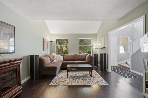 11932 237A Street, Maple Ridge, BC - Indoor Photo Showing Living Room